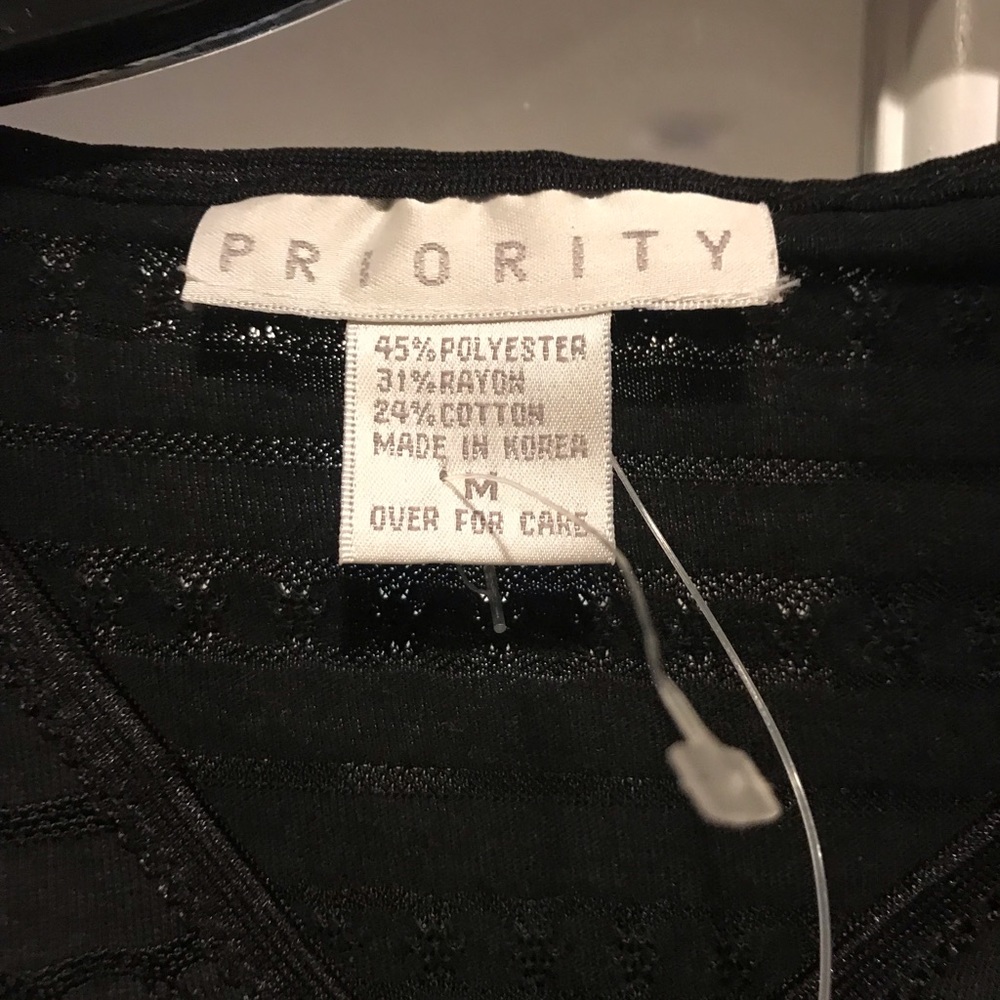 Priority top - Picture 2 of 3
